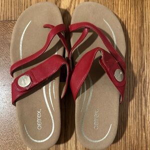 Aetrex red faux leather thong sandals, EU size 40, US size 9